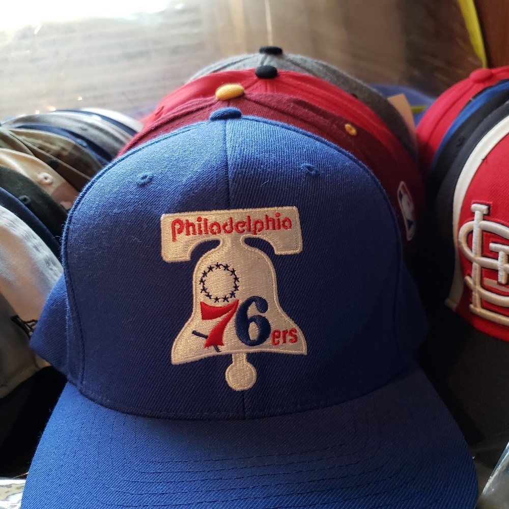 MULTIPLE SNAPBACKS HATS - Picture 5 of 8